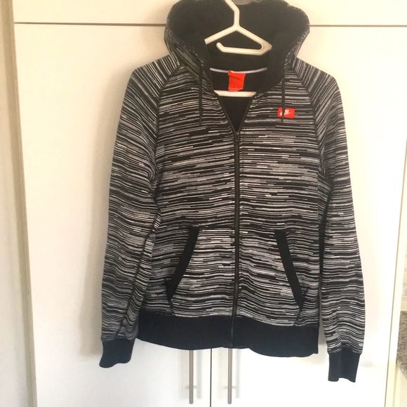 COZY NIKE HOODIE ALERT! Perfect for Fall & Spring! 100% Cotton - Picture 11 of 12
